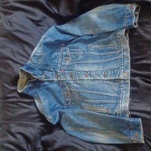 LEVIS TRUCKER DENIM JACKET (SIZE SMALL)